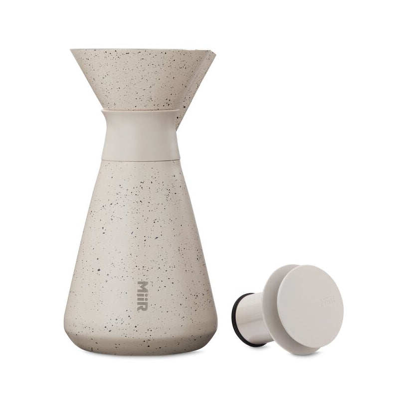 new-standard-carafe-f5 WebPDP-33oz_New_Standard_Carafe_Desert_Tan_Speckle_Studio__CAR1SVOS224_Front_Lid_Staged.jpg