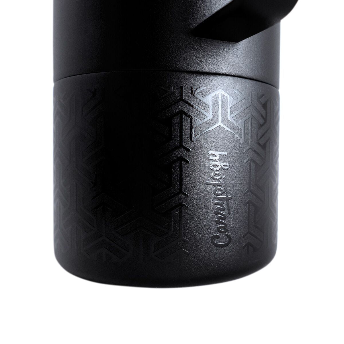miir-x-carryology-tomo-e9 WebPDP-MiiR_x_Carryology_Tomo_Studio_Closeup__TOM1SV33402_12.10.25.jpg